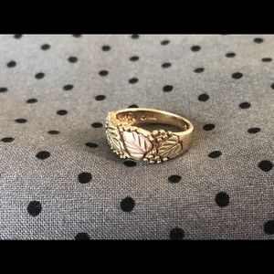 Black Hills Gold - gold grapevine ring